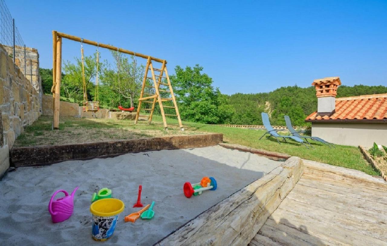 Guesthouse Gospodi Cerovlje Bagian luar foto